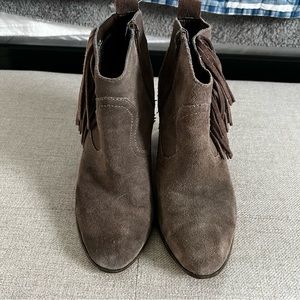 Steve Madden Taupe Brown Fringe Poncho Suede Booties Ankle Boots